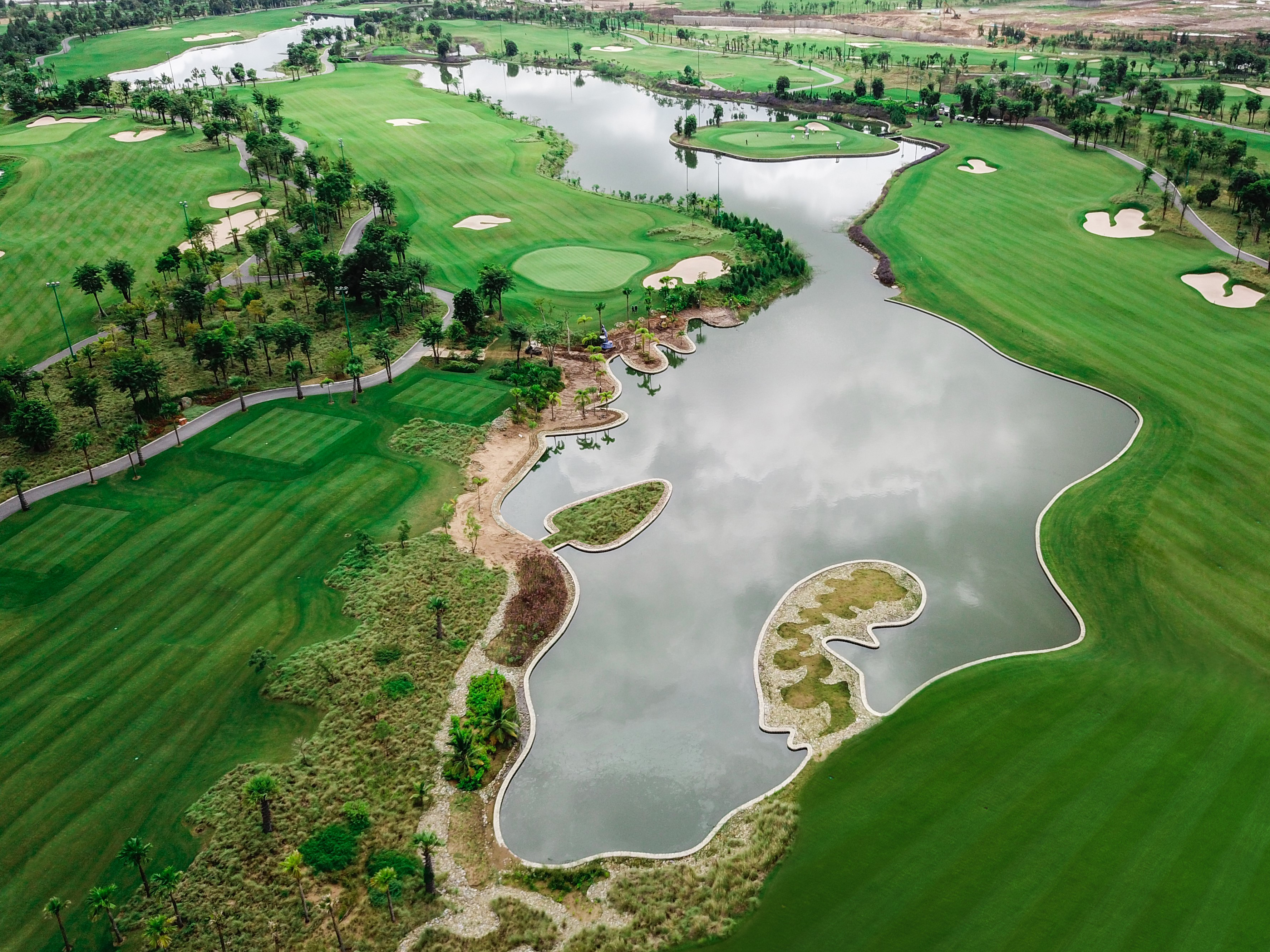 Faldo Design - Amazing Golf Course Water